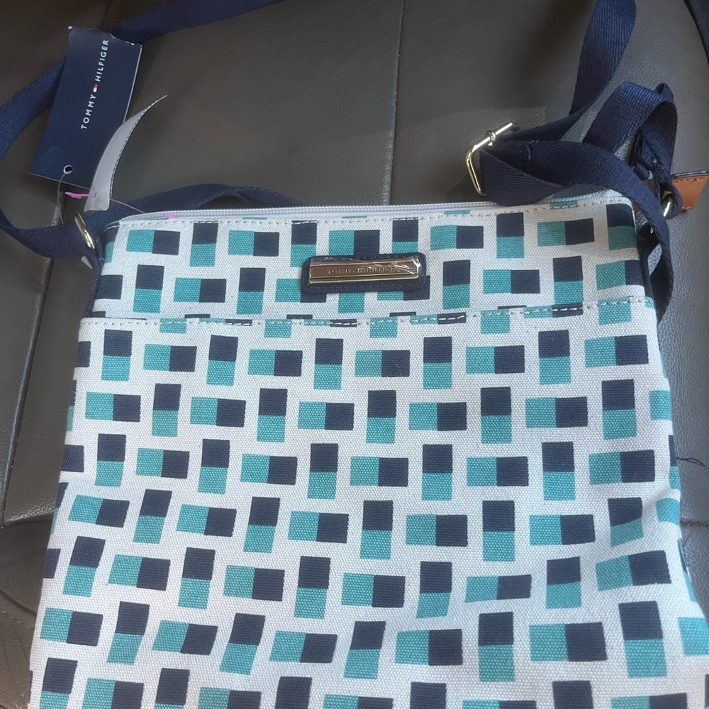 Tommy Hilfiger Stylish Blue and White Crossbody Bag